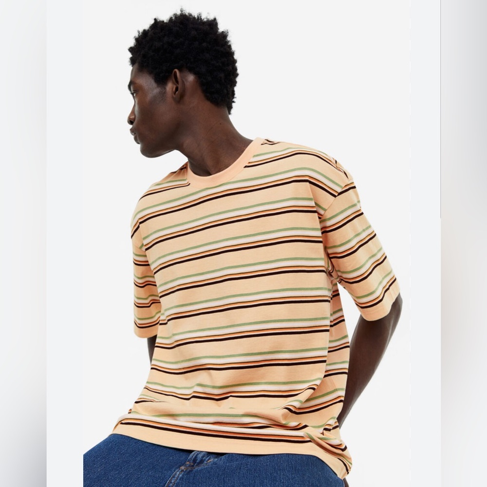 H&M relaxed fit, shortsleeved stripped teeshirt. Men’s medium.